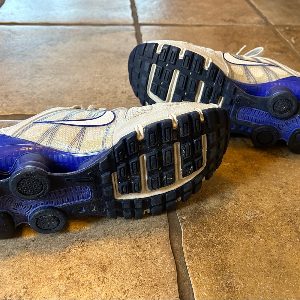 Nike Shox Agent Flywire Womens Size 8 Running Shoes White Purple 438683-014 - Picture 7 of 8